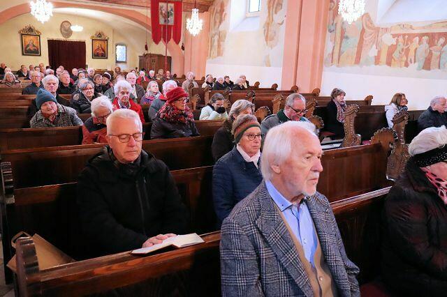 Zu Beginn wurde in der Pfarrkirche die Hl. Messe gefeiert. | Foto: Cescutti