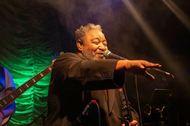 Big John möchte die Wiener Music Community näher zusammenbringen. Newcomer und Profis sind bei seinen Sessions erwünscht.  | Foto: Markus Spitzauer