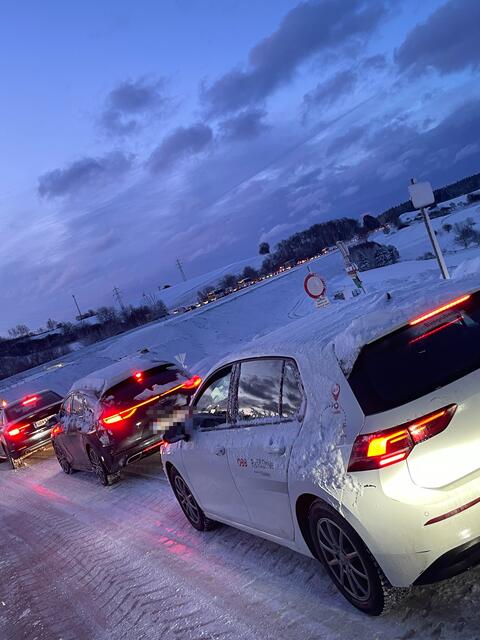 Der überraschende Wintereinbruch hat zu einem Schneechaos im Waldviertel gesorgt. | Foto: Schabauer