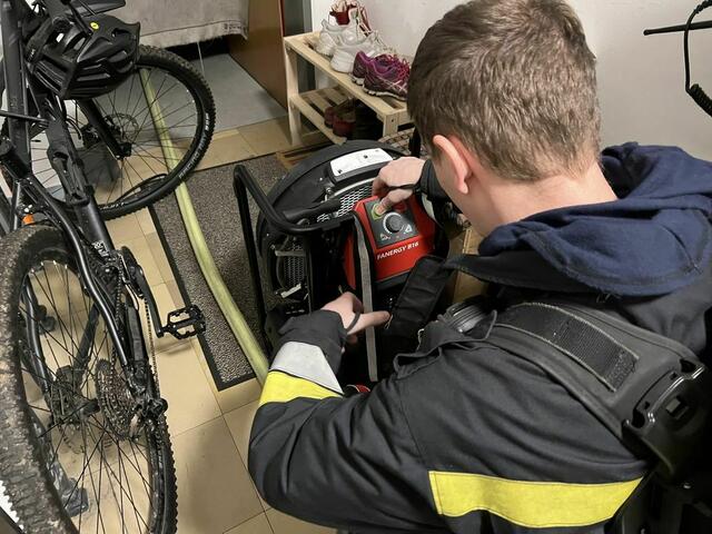 Abschließend wurde der Gasgehalt in der Luft gemessen. | Foto: FF Krems