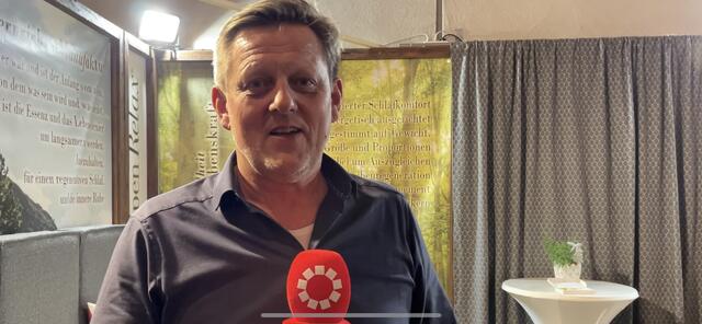 Rudolf Wieser von AlpenRelax ist von der Wichtigkeit erholsamen Schlafes. Um dies zu gewährleisten, bietet die Firma auch individuelle Lösungen an. | Foto: Philip Steiner