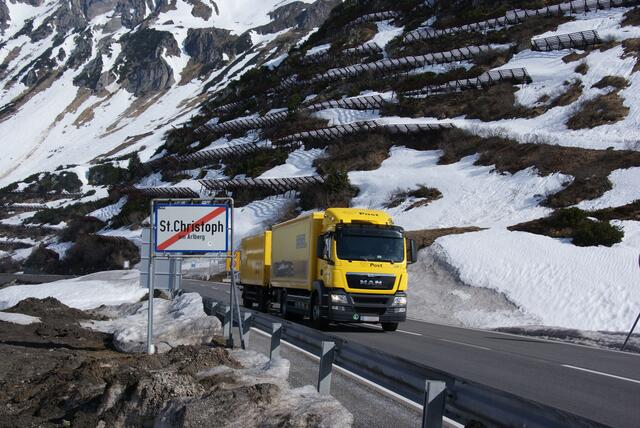 Der Arlbergpass dient während er Vollsperre des Arlbergtunnels wieder als regionale Umleitung. | Foto: Othmar Kolp