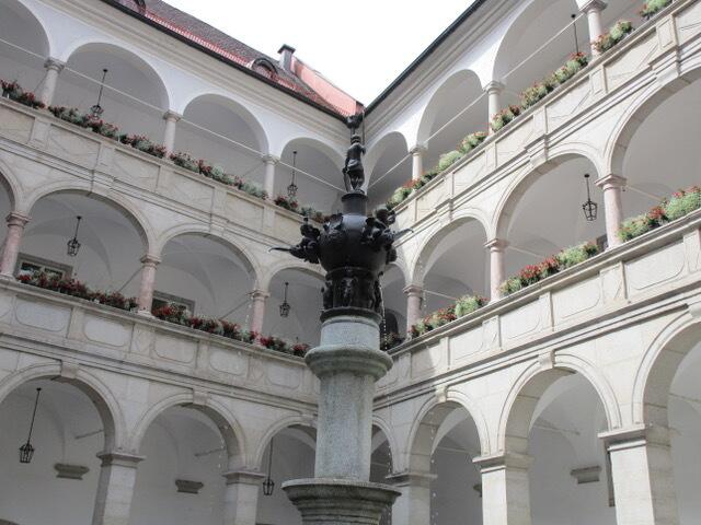 Der Innenhof im Landhaus ist ein Klassiker und  sehr beliebt unter den Linzerinnen und Linzern. | Foto: Silvia Mayr-Pranzeneder