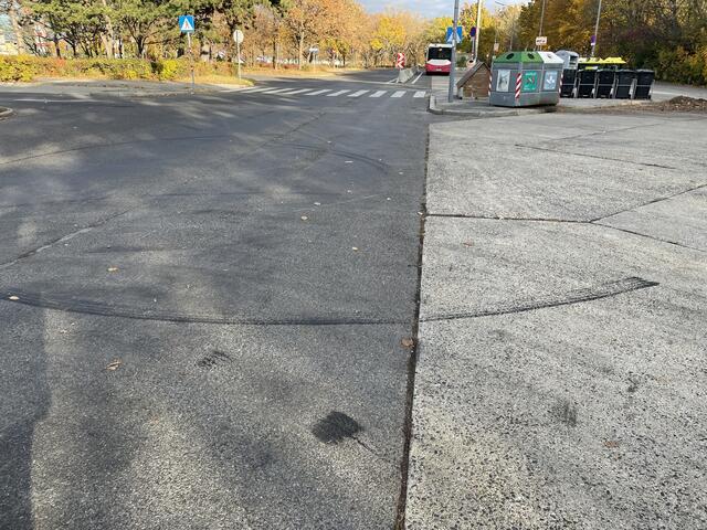 Die Hinterlassenschaften der Roadrunner: Ein "Donut" auf dem Asphalt gebrannt. | Foto: Karl Pufler