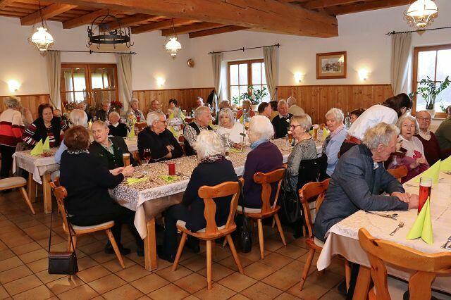 Im Landhof Lazarus wartete ein gemeinsames Mittagessen auf die Gäste. | Foto: Cescutti