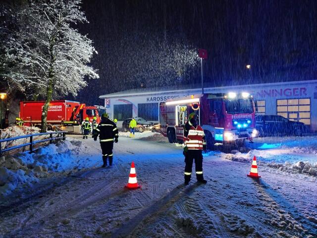 Einsatzreicher Tag für die FF Frankenburg: 101 Feuerwehrleute rückten zu sechs Einsätzen aus. | Foto: FF Frankenburg