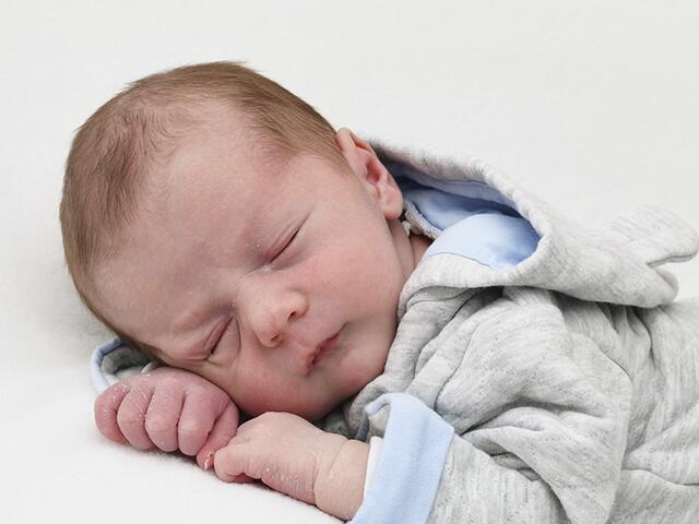 Paul
Eltern: Katharina Heider &amp; Manuel Kobald, Möderbrugg. Geb.-Dat.: 4. 1., 08:33 Uhr; Gew.: 3.080 g; Größe: 51 cm. | Foto: BabySmile