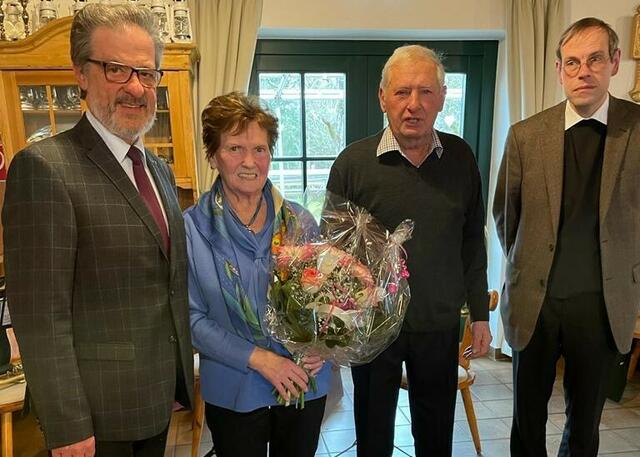 Bürgermeister Engelbert Huber, Luise Gogg, Ferdinand Gogg und Provisor Wolfgang Pristavec. | Foto: Cescutti