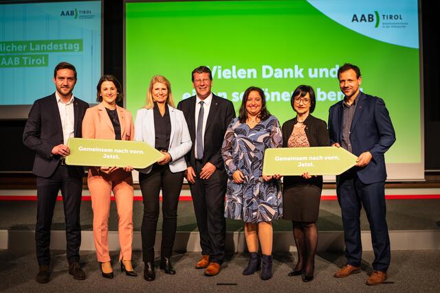 Das neue AAB-Team: Alle Stellvertreter und der Landesobmann am Podium.  | Foto: TVP