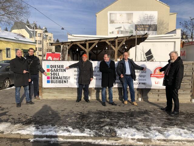 V.l.: Georg Heinreichsberger (FPÖ), Johannes Bachleitner (NEOS), Robert Streibel (VHS Hietzing), Friedrich Nikolaus Ebert (ÖVP), Gerhard Jordan (GRÜNE) und Gerhard Schmid (SPÖ). | Foto: VHS Hietzing