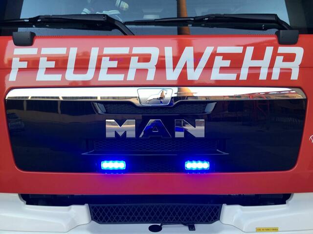 Die Feuerwehr begab sich zum Feuer in den 7. Stock und brachte die Gäste in Sicherheit. | Foto: Gerhard Zwinz