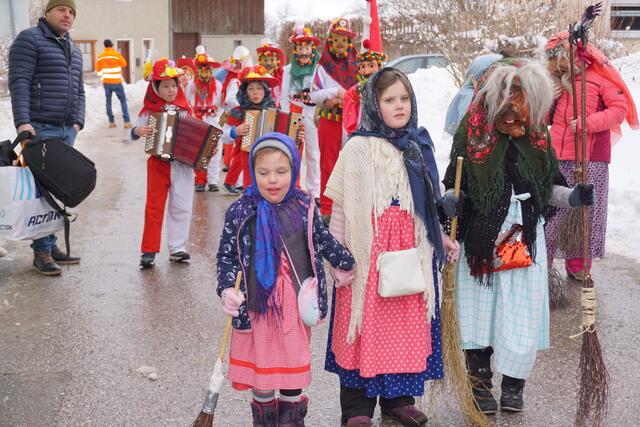 Die "kloanen" fetzigen Hexen  | Foto: Pfurtscheller 