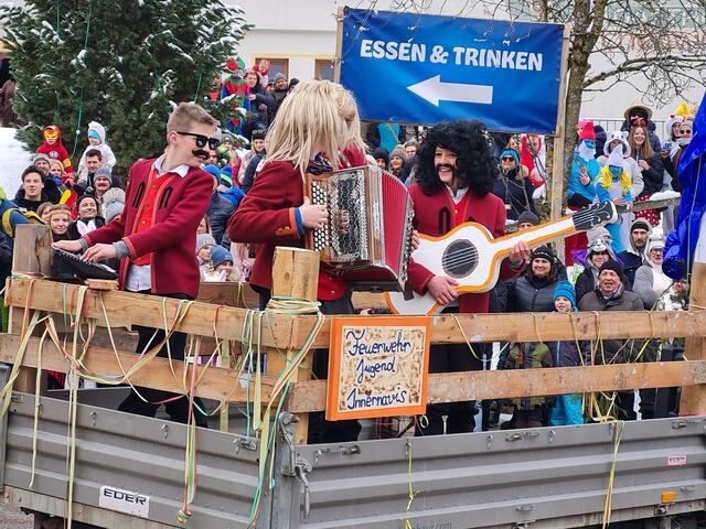 Die Naviser Schürzenjäger sorgten für beste musikalische Unterhaltung. | Foto: Pfurtscheller 