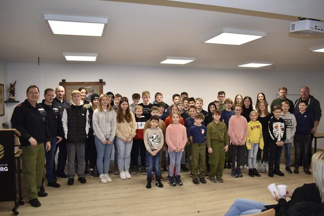 Die Jugendlichen aus den Ortsfeuerwehren des Abschnittes Bleiburg trafen sich im Rüsthaus der Stadtfeuerwehr Bleiburg zum Präventionsvortrag. | Foto: RegionalMedien