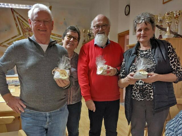 Preisschnapsen des Pensionistenvereins Molln: Leo Großholzner, Veronika Bachmayr, Wolfgang Boschitzko, Marianne Rodinger (v.li.)  | Foto: PV Molln