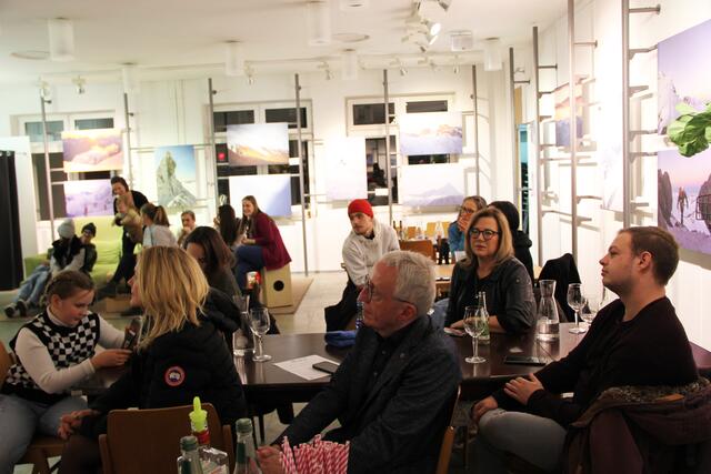 Zahlreiche Vertreter der Stadt und Interessierte waren anwesend.  | Foto: Thurner