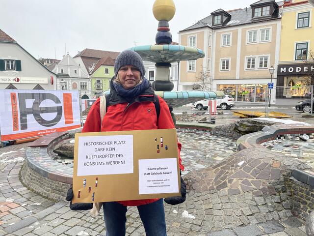 „Nicht im Interesse von Friedensreich Hundertwasser“: Helga Staufer aus dem Bezirk Zwettl ist gegen den Bau des neuen Stadtcafés. | Foto: cf
