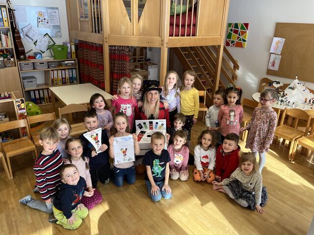 Besuch im Städtischen Kindergarten Rottenmann: Sonja Haider tourte als Olivia verkleidet durch Kindergärten und Schulen des Bezirkes. | Foto: KK