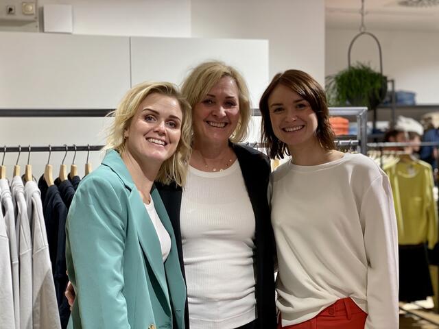 Doris Kocher und Tina Kirchner mit Mama Simone (Mitte) die auch im Laden mitarbeitet. | Foto: Anja Fischer