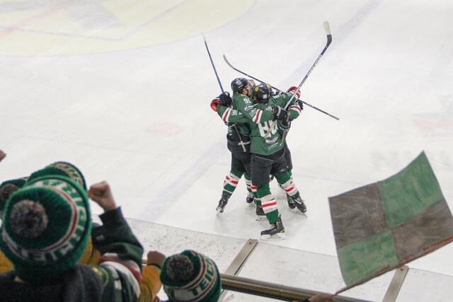 Im entscheidenden Gruppenspiel gab es ein 3:1 gegen die Badgers aus Graz. | Foto: Teichpiraten