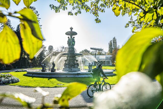 1873 erfolgte die Errichtung des Stadtparkbrunnens als Zentrum der Parkanlage. | Foto: Stadt Graz/Fischer