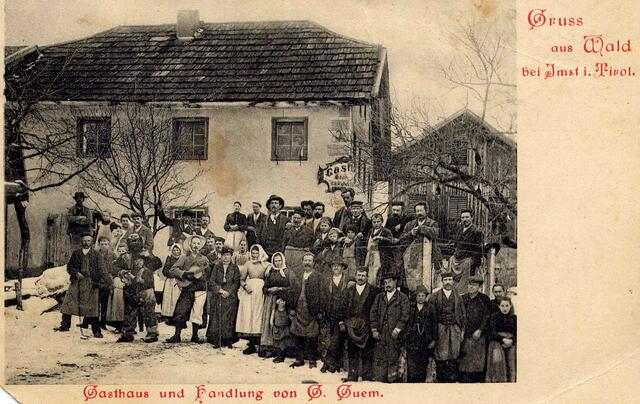 Wahrscheinlich eines der ältesten Bilder der Walder Fåsnåcht, das zurückgehen könnte bis zum Jahr 1900. | Foto: Fasnacht Wald