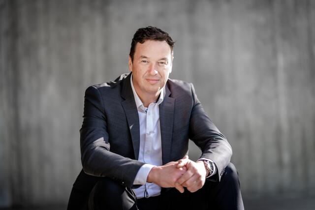 Bürgermeister Jochen Bocksruker bezichtigt den FPÖ-Bezirksobmann der Panikmache. | Foto: Die Abbilderei