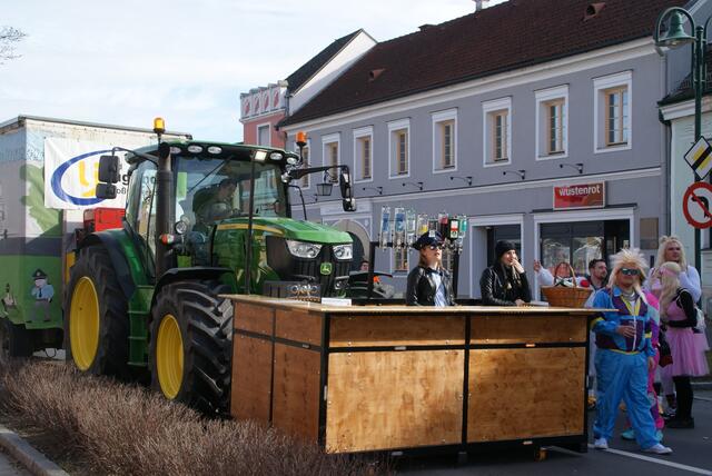 Der Jennersdorfer Umzug am Samstag, dem 18. Feber, startet auf neuer Route beim Freibad und bewegt sich nicht durch die Stadt. | Foto: Anna Kaufmann