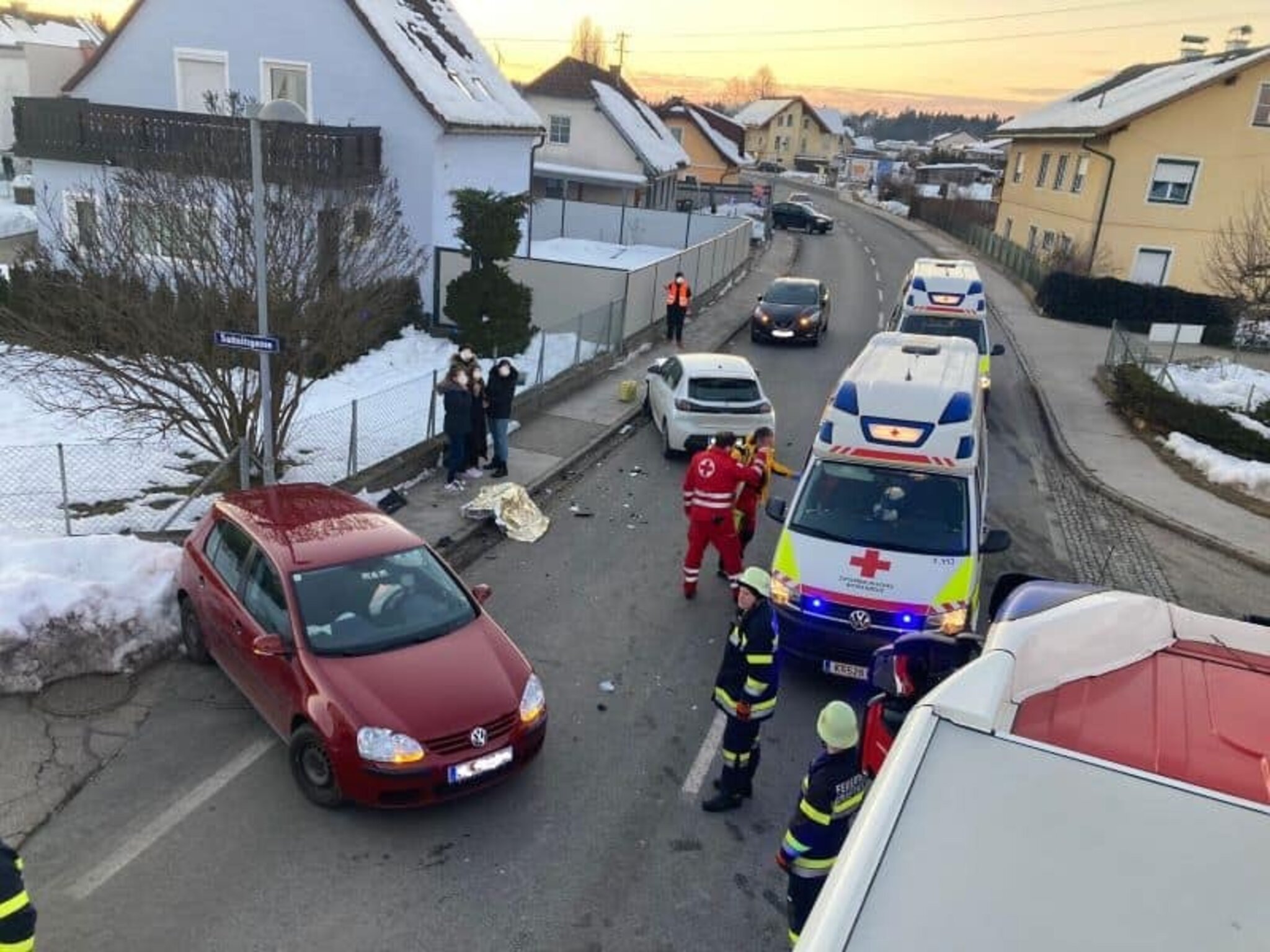 Verkehrsunfall in Pirk: Zwei Autos krachten heute am Nachmittag ...