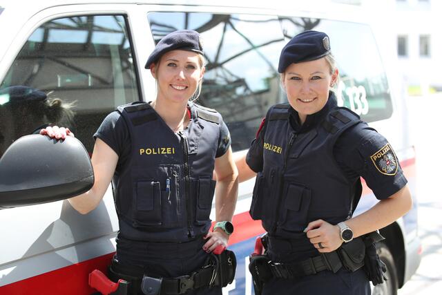 Conny Hütter und Tamara Tippler in Uniform. | Foto: GEPA pictures