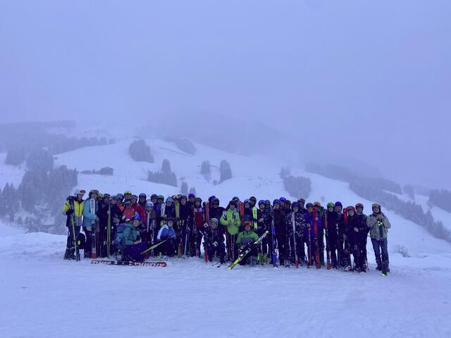 Premiere: erstmals fuhren Burschen und Mädels gemeinsam auf Skikurs. | Foto: FS Hafendorf