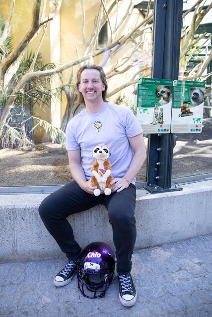 Jackson Erdmann und Maskottchen "Little Jerdy" sind in die USA abgereist.  | Foto: Andreas Bischof/Vienna Vikings