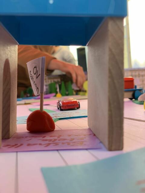 Grünraum und Öffis gegen Autoverkehr: Der Quellenplatz ist ein viel besuchter Verkehrsknotenpunkt. | Foto: gb*