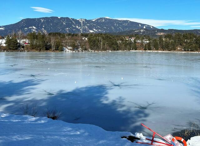 Die Eisfläche des Silbersee ist viel zu dünn. Bitte nicht betreten. | Foto: Stadt Villach