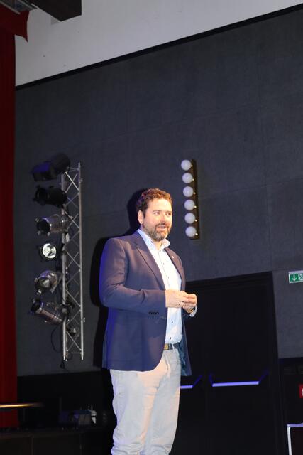 Führte durch den Abend: Kulturstadtrat Peter Vöhl.  | Foto: Elisabeth Zangerl 