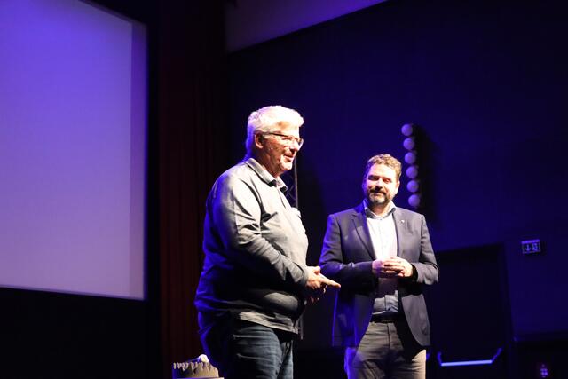 Christian Rudig (Bezirksmuseumsverein Landeck) mit Kulturstadtrat Peter Vöhl.  | Foto: Elisabeth Zangerl 