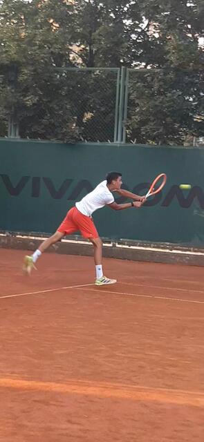 Stefan beim Tennisspielen. | Foto: Ivan Milenkovic