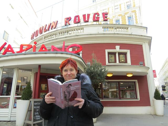 Spannend und mit vielen Anekdoten von berühmten Persönlichkeiten ist das Buch von Gabriele Hasmann angenehm zu lesen. | Foto: Sabine Krammer