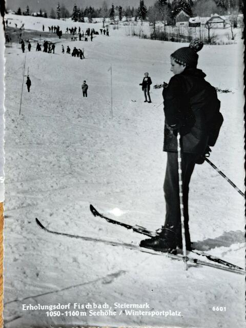 Wintersportplatz Fischbach - eine Ansichtskarte aus längst vergangenen Zeiten.
Schifahrer beim ehemaligen Gmoa-Lift. | Foto: Ansichtskarten Erzeugung und Verlag Alfons Bayer