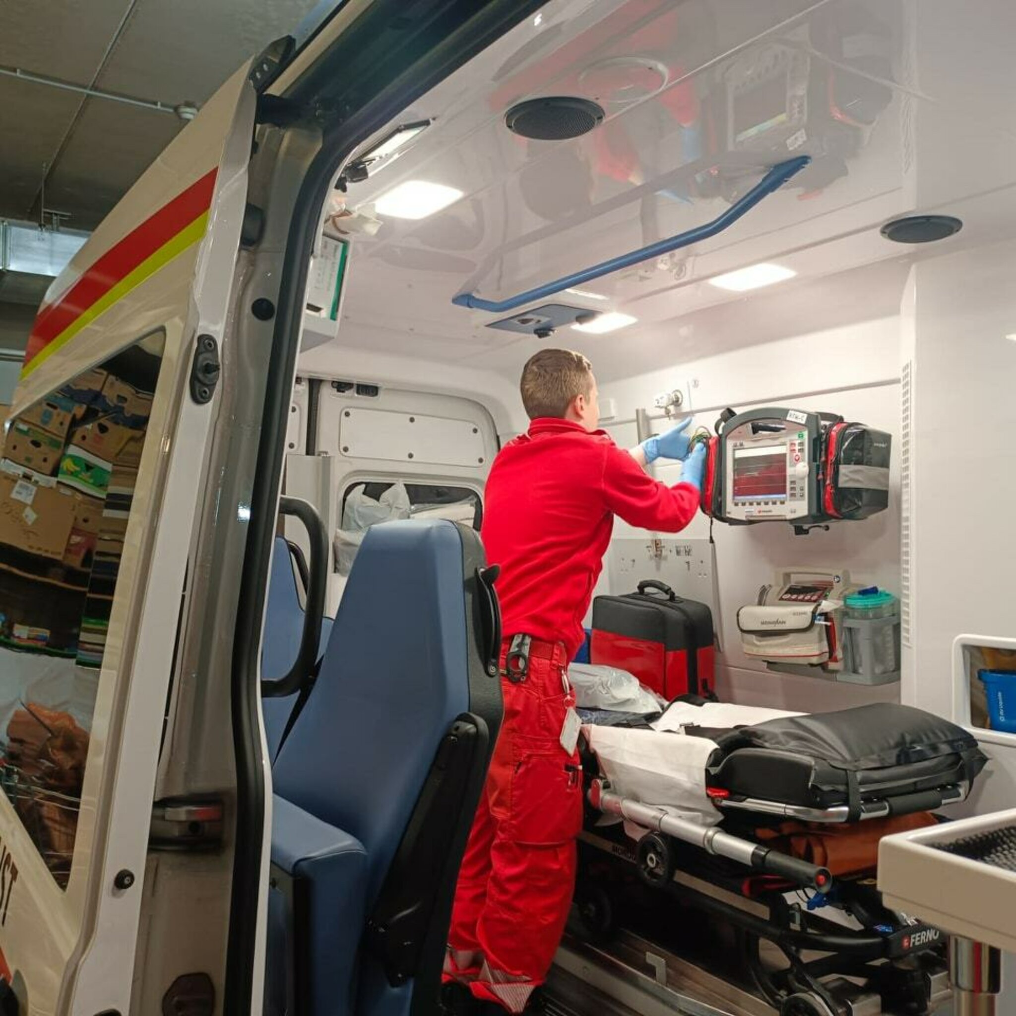 Medizinischer Notfall: Ersthelfer nahmen Defibrillator in Betrieb