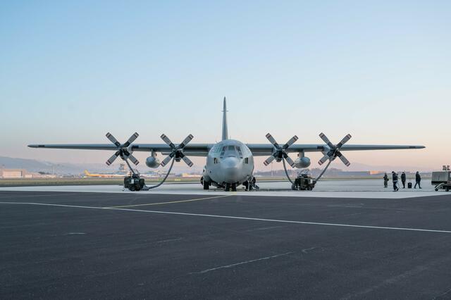 Die Hercules (C-130) Transportmaschine des Österreichischen Bundesheeres bereit für den Flug in die Türkei. | Foto: Bundesheer/Unterbuchberger