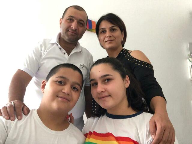 Familie Galstyan aus Armenien: Wahe und Arevik mit ihren Kindern Karen und Knar (v. l.). | Foto: Netzwerk Überbrücken