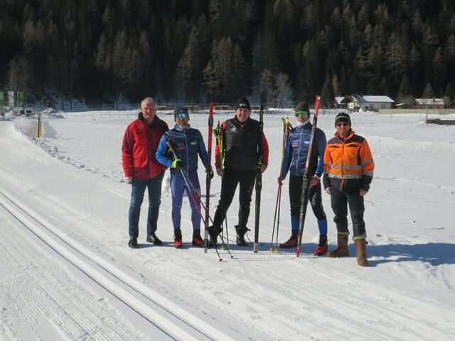 v.l.n.r. Bgm. Günther Novak, Mitglieder der LGK, Loipenbetreuer Josef Gfrerer | Foto: Gemeinde Mallnitz