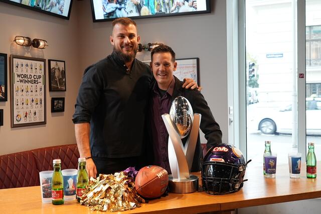 Offensive Lineman Aleksandar Milanović und Head Coach Chris Calaycay feierten zusammen den Titel. Auch 2023 soll es wieder so sein... | Foto: Sophie Brandl