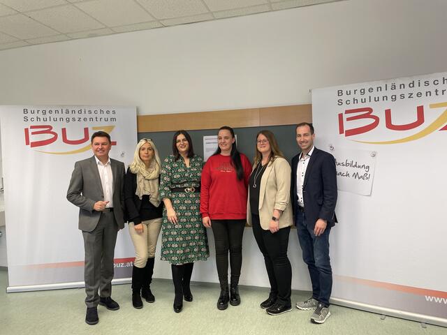 BUZ-Neutal Geschäftsführer-Stellvertreter Erich Trummer, Projektbetreuerin Heike Schabhüttl, Landeshauptmann-Stv. Mag.a Astrid Eisenkopf, Bernadette Horvath (Teilnehmerin am Projekt, Ausbildung im Bereich Metall- und Blechtechnik), AMS Burgenland Landesgeschäftsführerin-Stellvertreterin DI (FH) Karin Steiner, BA und Ing. Philipp Berger vom Ausbildungsbetrieb LogicLine (v.l.).   | Foto: Kojan