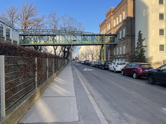 In der Dirmhirngasse ist Radfahren gegen die Einbahn derzeit nicht möglich. | Foto: Lisa Kammann