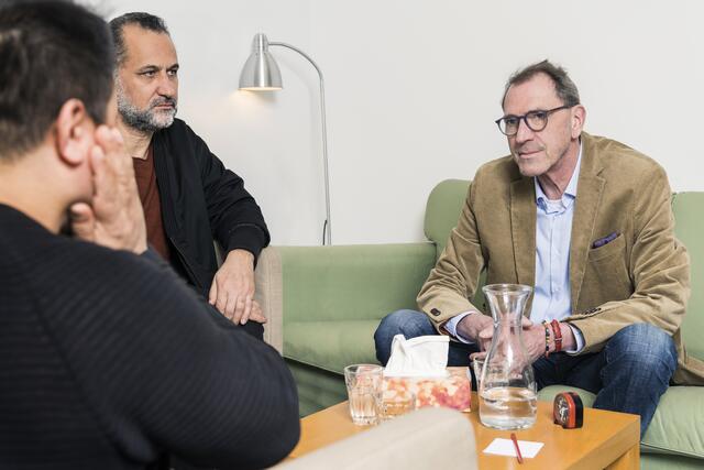 Der Verein Hemayat bietet dolmetschunterstütze Einzeltherapien für geflüchtete Menschen an.  | Foto: Katharina Gossow