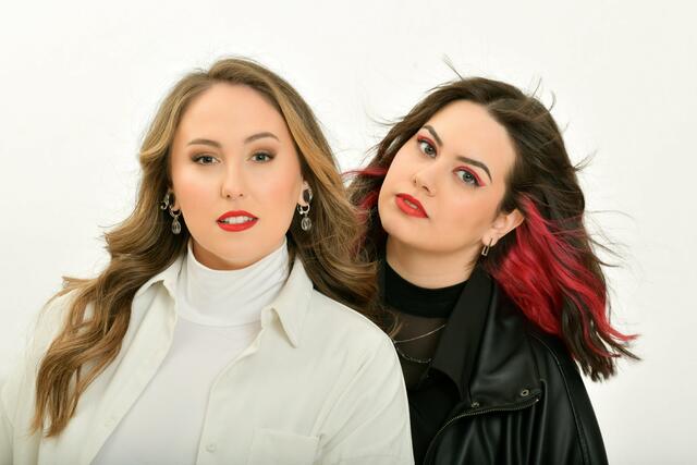 Salena und Teya (v.l.) lernten sich in der Castingshow „Starmania“ kennen. | Foto: ORF/Thomas Ramstorfer