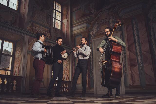Nenad Mitić, Ivan Trenev, Luis Oliveira und Tobias Steinrück musizieren als  Balkalito Quartett in Fernitz-Mellach. | Foto: Abraham Reithofer