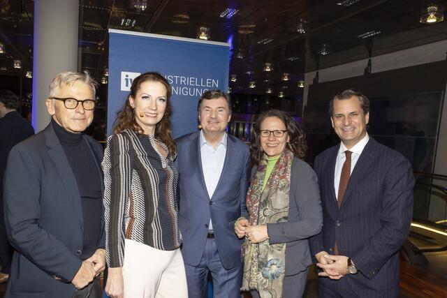 WKS-Präsident Peter Buchmüller, IV-Salzburg-GF Irene Schulte, Autor Andreas Salcher, Landesrätin Daniela Gutschi und IV-Salzburg-Präsident Peter Unterkofler. (v.l.) | Foto: IV-Salzburg/Kolarik
